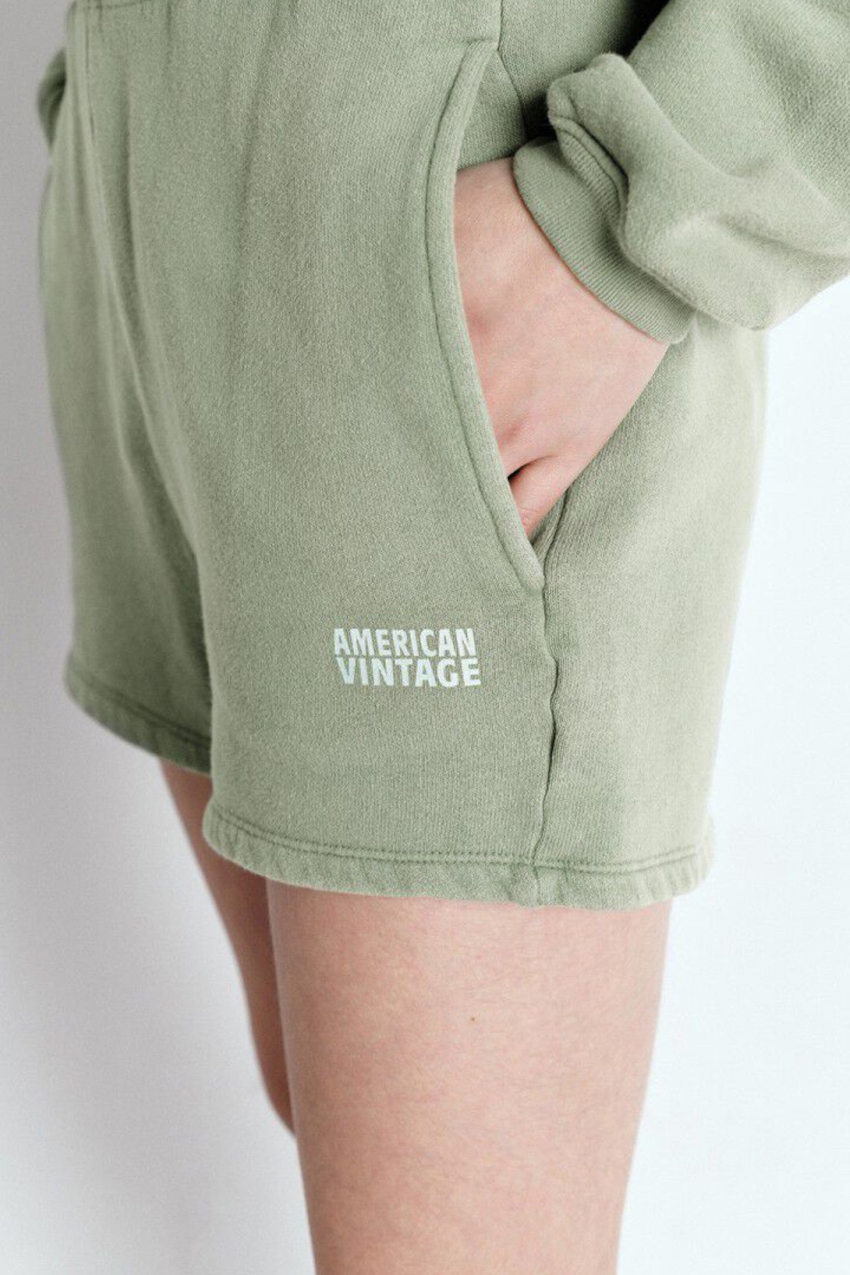 IZU09AE25 short Vintage Clay