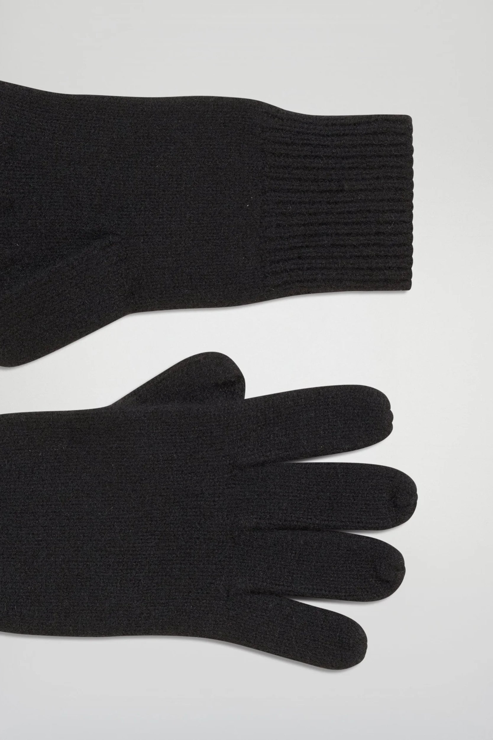 Permaga00837W Gloves Black