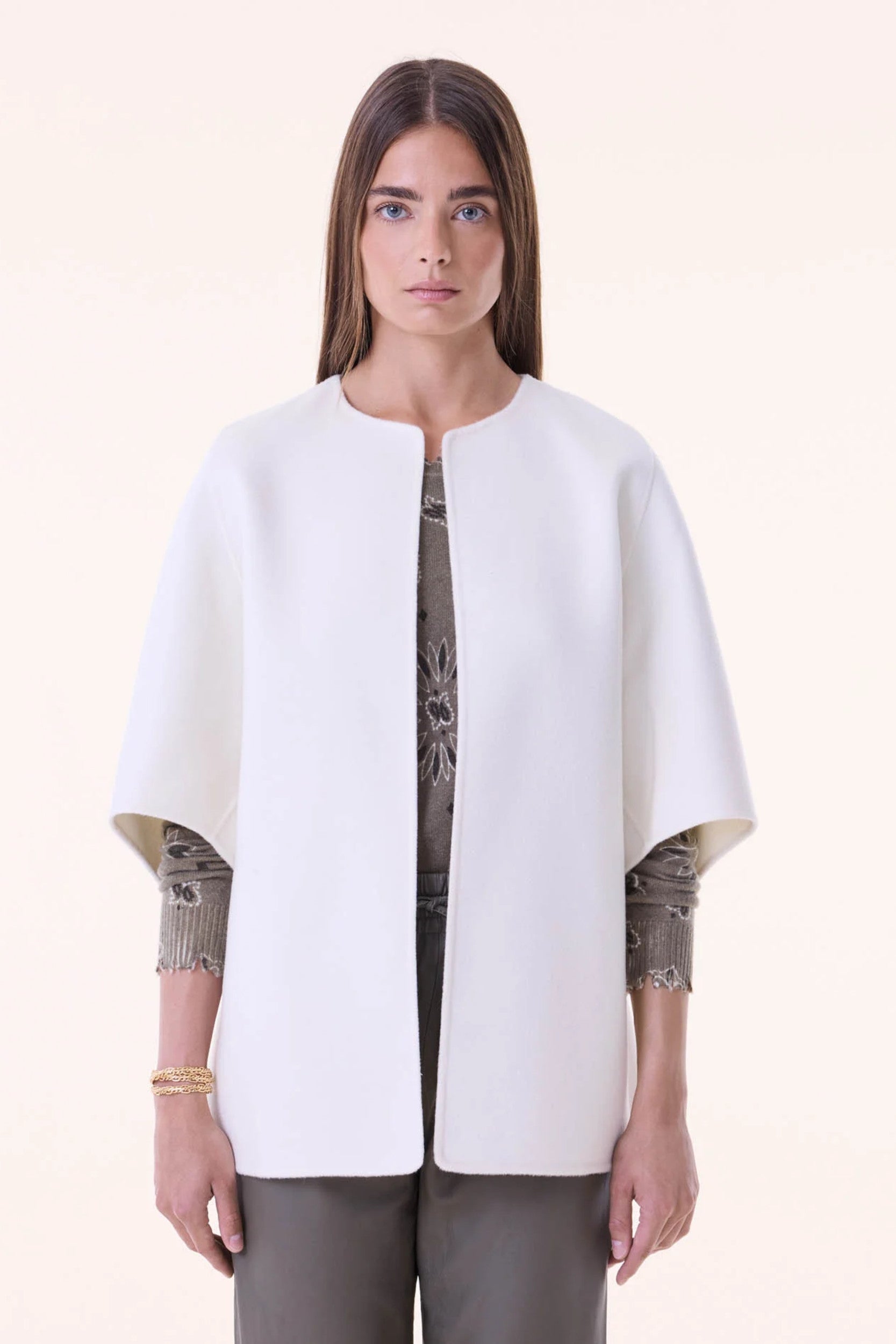 Asi Cape White