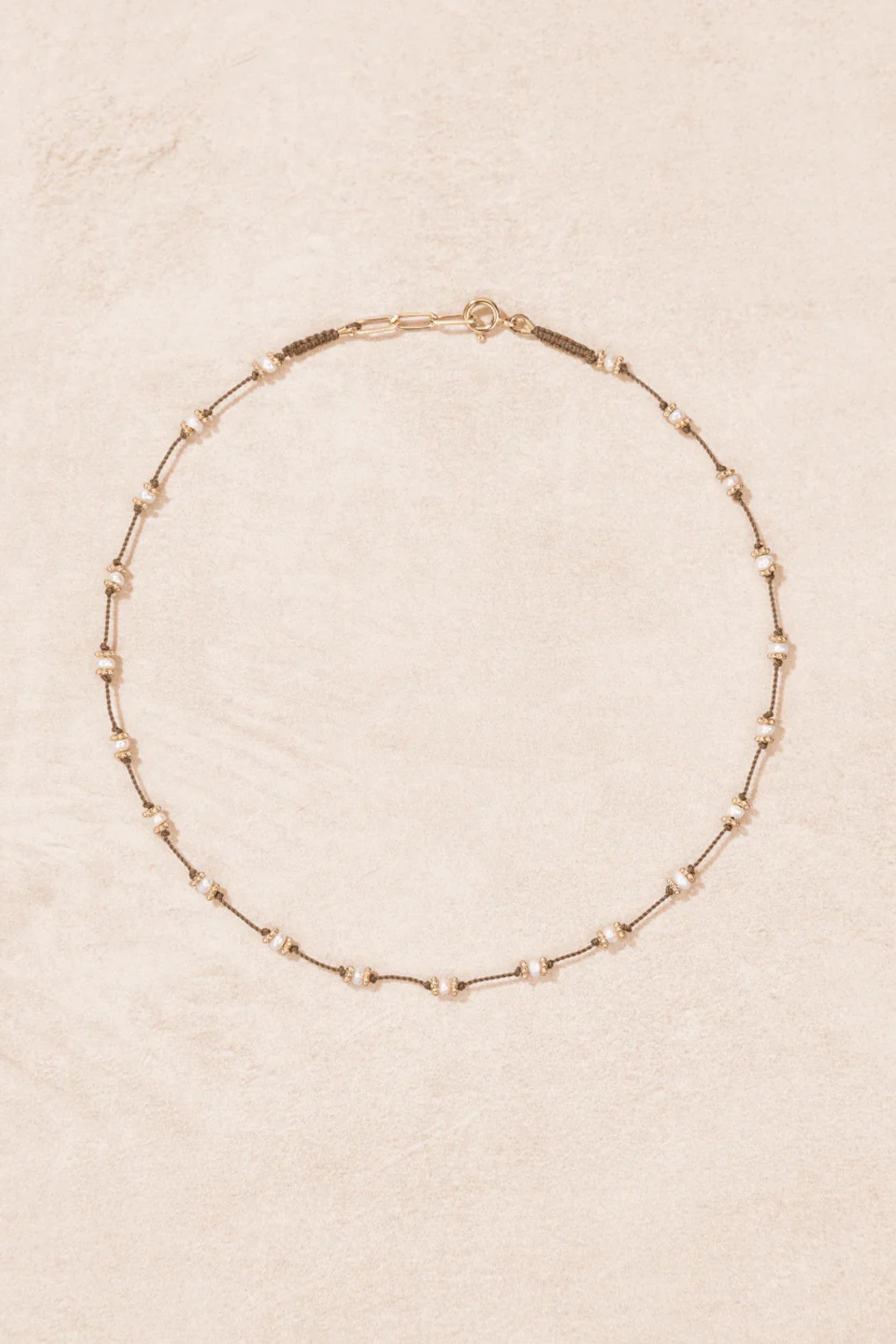 Lotus Beige Collier Doré — Tityaravy