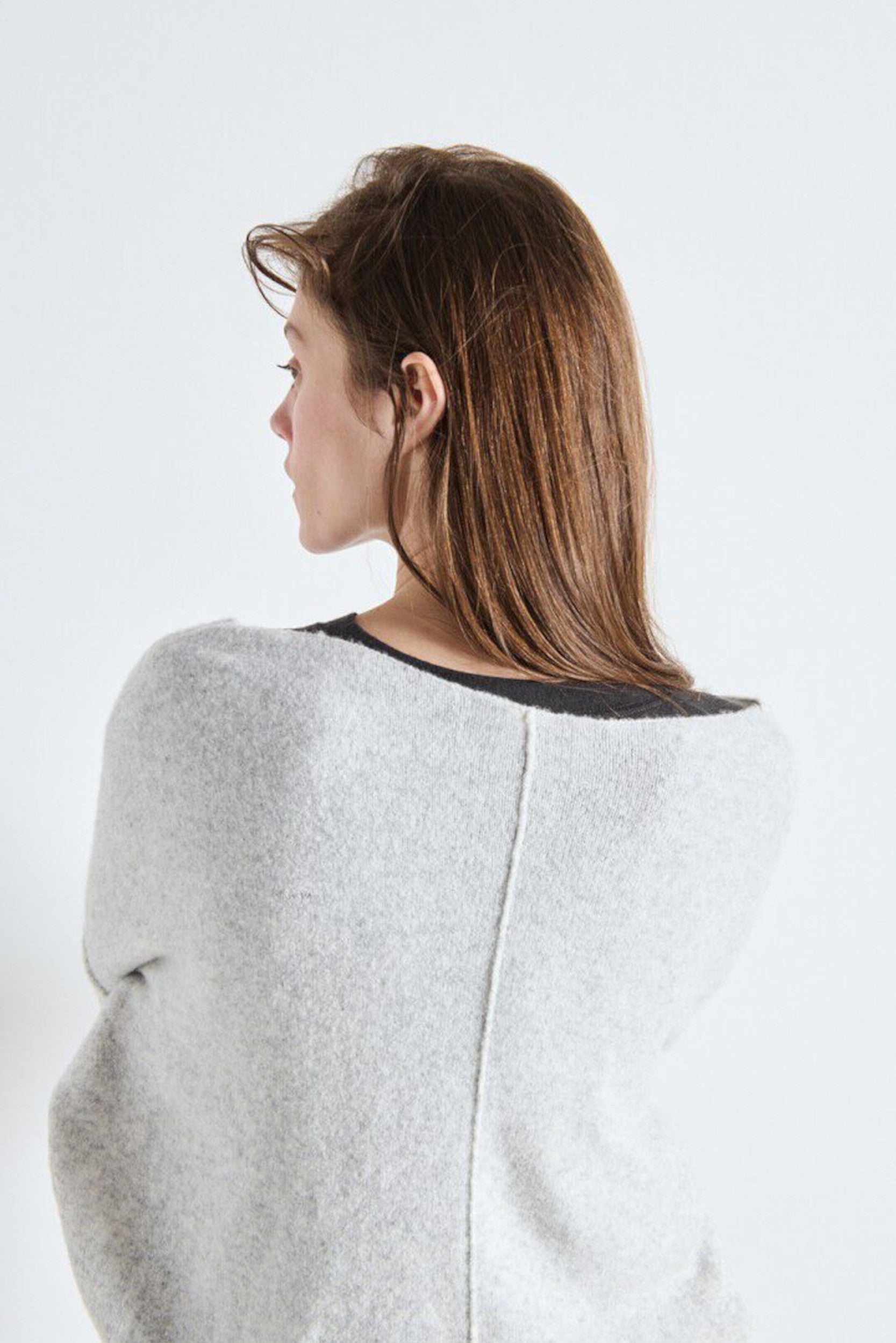 DAM225E26 Sweater Grey Mottled