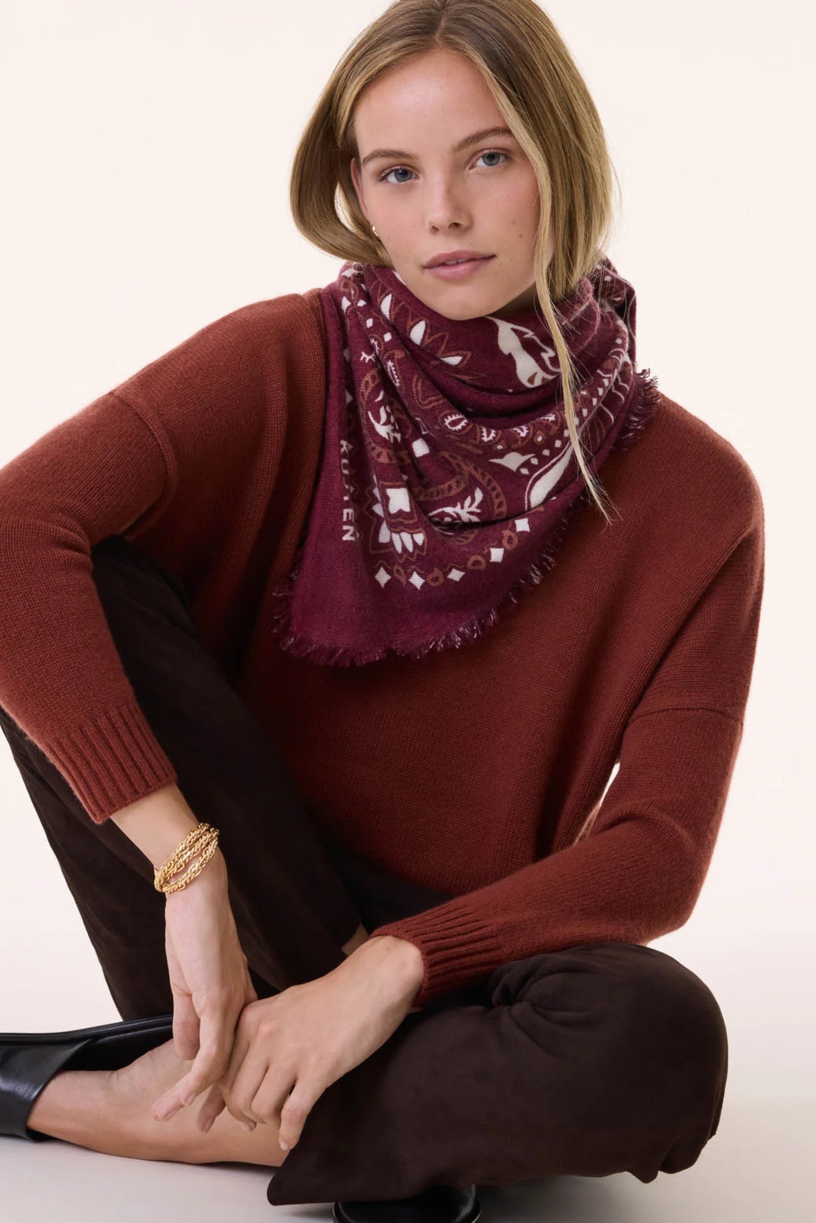 Hachiko Feather Bico Scarf Burgundy