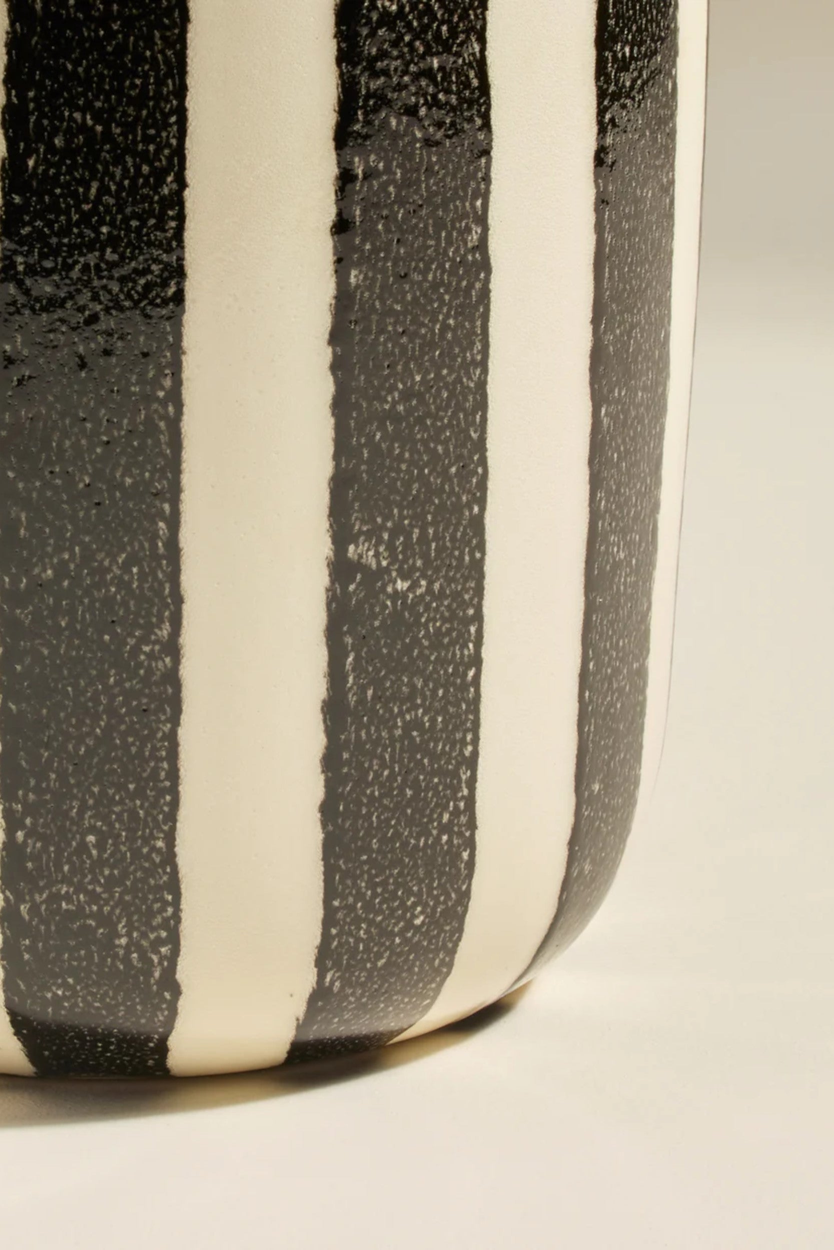 Riviera Vase 20x36 Black