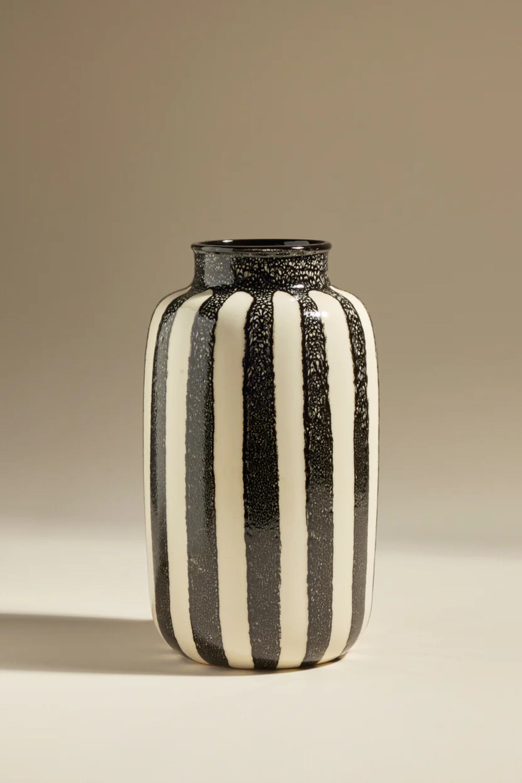Riviera Vase 20x36 Black